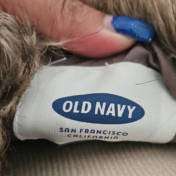 Old Navy Faux Fur Vest - Picture 2 of 16